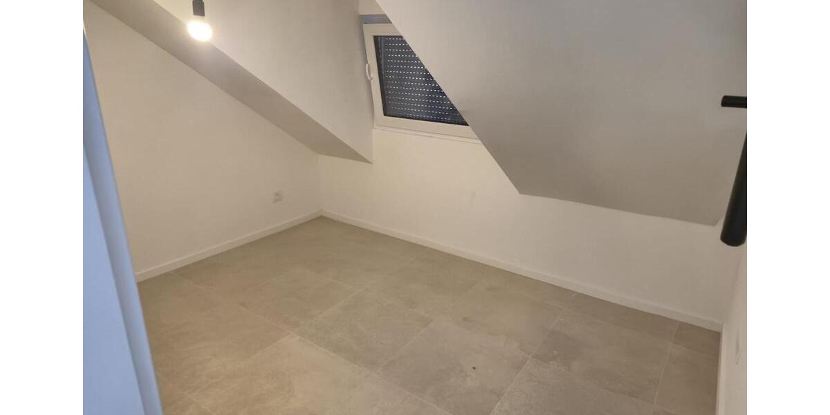 Maisonettenwohnung Rüsselsheim am Main - 5 Zimmer, 135 m&sup2;, 2.200&euro; | Angebot:23382817