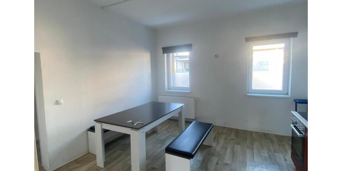 Erdgeschoßwohnung Gotha - 3 Zimmer, 100 m&sup2;, 300&euro; | Angebot:24393346