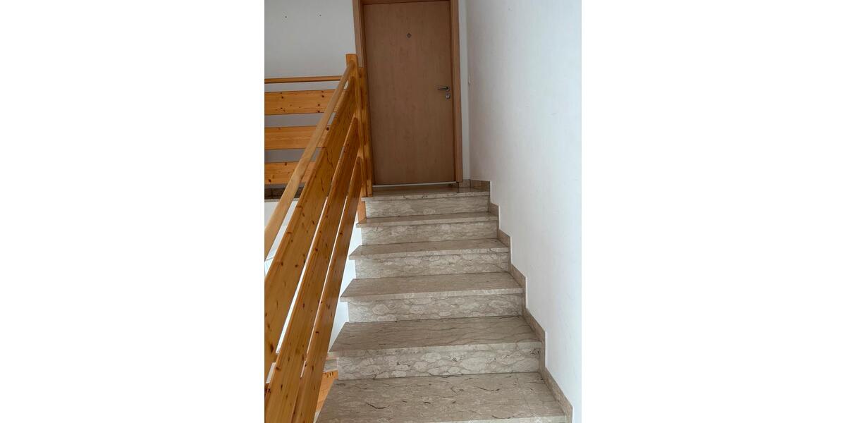 Dachgeschoßwohnung Schöllnach - 3 Zimmer, 78 m&sup2;, 650&euro; | Angebot:25971858