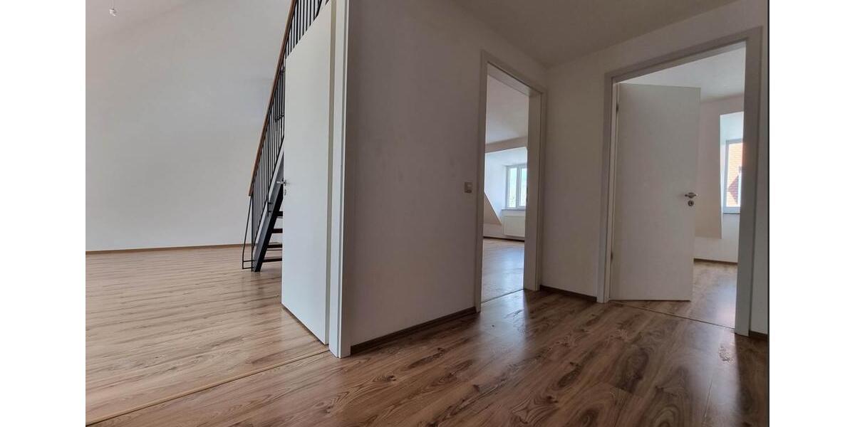 Dachgeschoßwohnung Rötha - 4 Zimmer, 127 m&sup2;, 1.260&euro; | Angebot:24548496