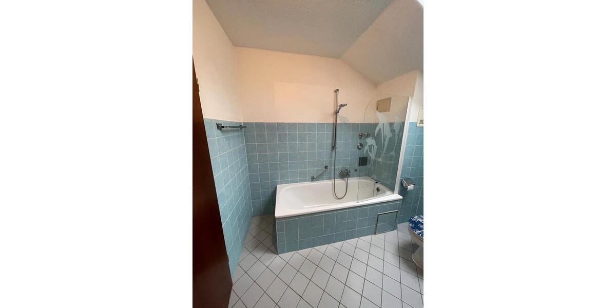 Etagenwohnung Burghausen - 2 Zimmer, 65 m&sup2;, 520&euro; | Angebot:25964156