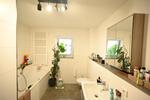 Herrliches Wohnen in der obersten Etage! Neuwertige 3-Zimmer-Wohnung Deining