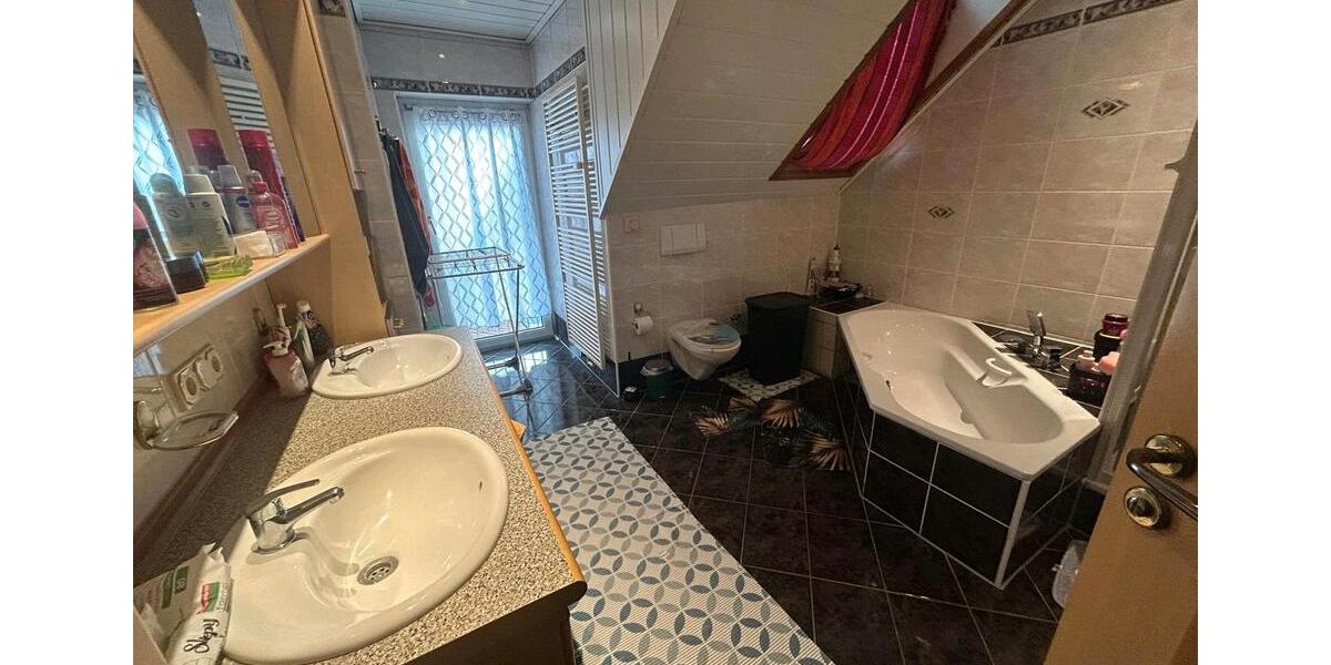 Großzügige 5-Zimmer-Wohnung im Herzen von Poppenlauer 5 zimmer