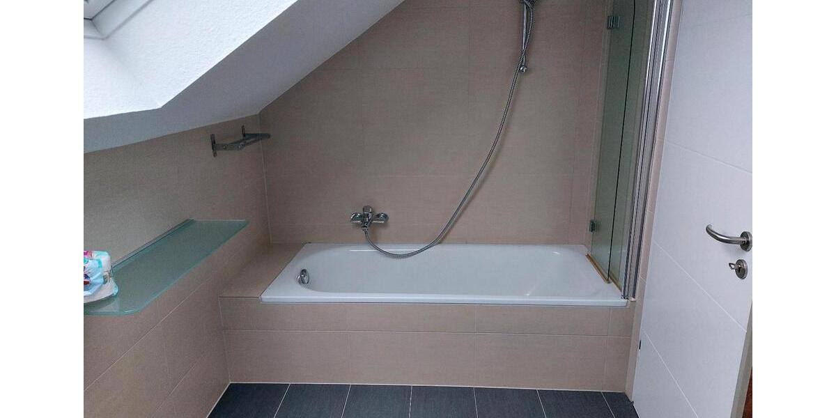 NIEDERREIFENBERG!,sehr helle,2 Zimmer Dachgeschosswohnung 2 zimmer