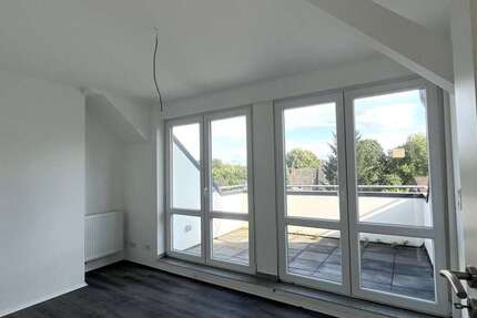 Frisch sanierte Dachgeschoss Wohnung mit 2 Zimmern und Terasse in Herne, Baukau-West
