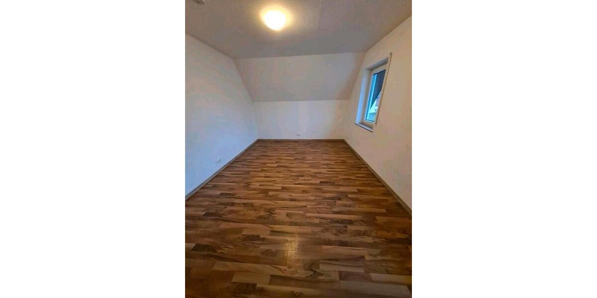 Dachgeschoßwohnung Obrigheim - 3.5 Zimmer, 108 m&sup2;, 1.100&euro; | Angebot:25928793