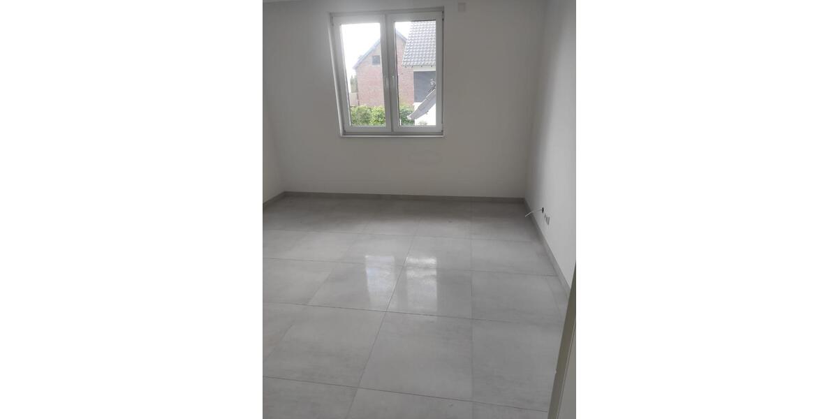 Neubauwohnung im Zweifamilienhaus in Brechtener Heide 4.5 zimmer