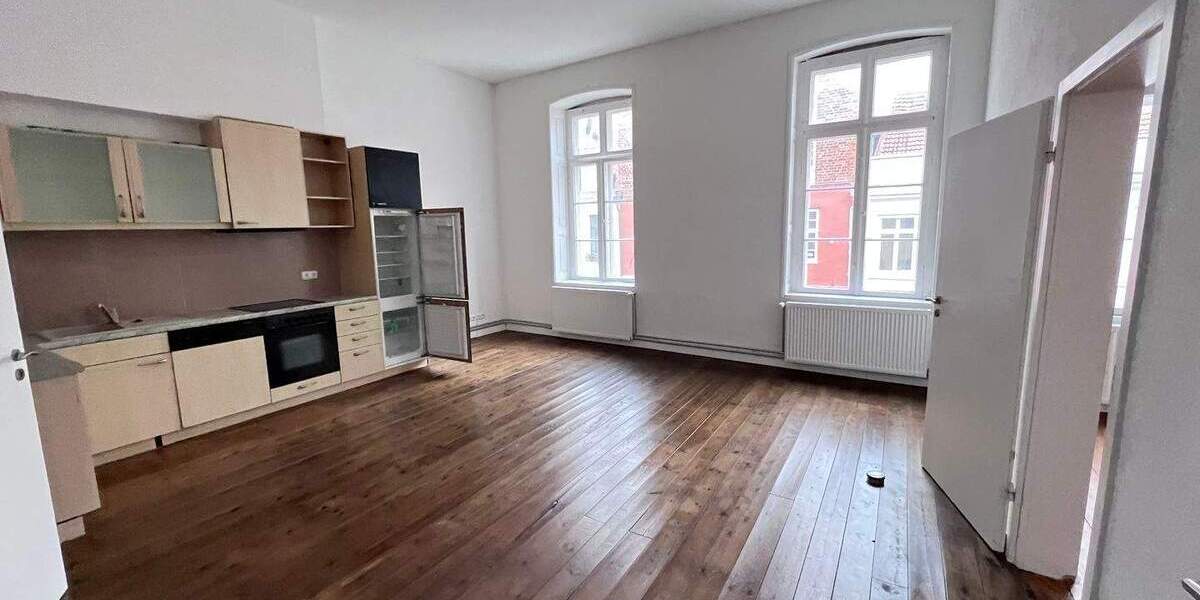 Großzügig geschnittene Altstadtwohnung 2 zimmer