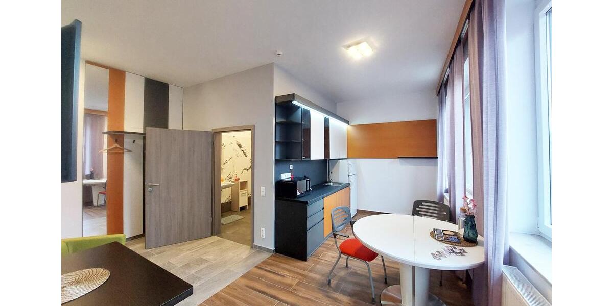 Gemütliche Wohnung mit Küche und Schlafzimmer. 1 zimmer