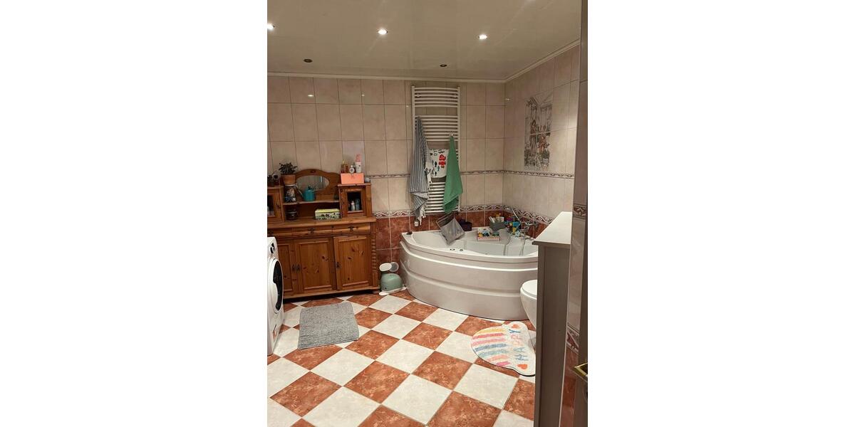 Etagenwohnung Springe - 4 Zimmer, 150 m&sup2;, 1.050&euro; | Angebot:26044837