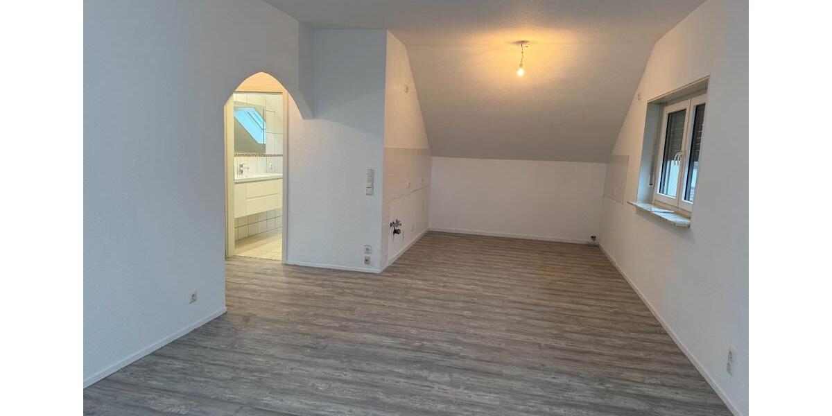 Dachgeschoßwohnung Gernsheim - 4 Zimmer, 86 m&sup2;, 1.150&euro; | Angebot:26006065