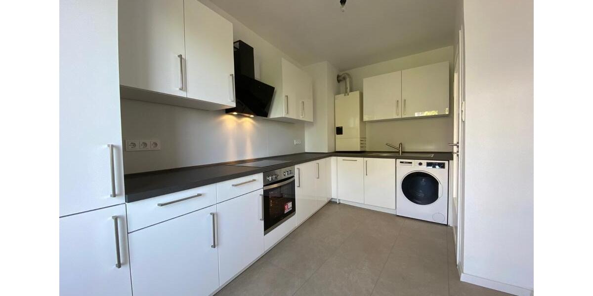 Helle renovierte 3-Zimmer-Wohnung mit neuer Einbauküche (Video) 3 zimmer