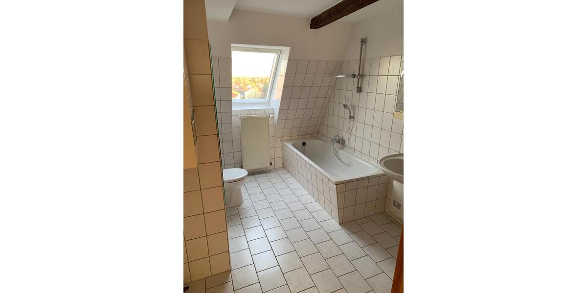 Dachgeschoßwohnung Halberstadt - 4 Zimmer, 85 m&sup2;, 369&euro; | Angebot:24826491