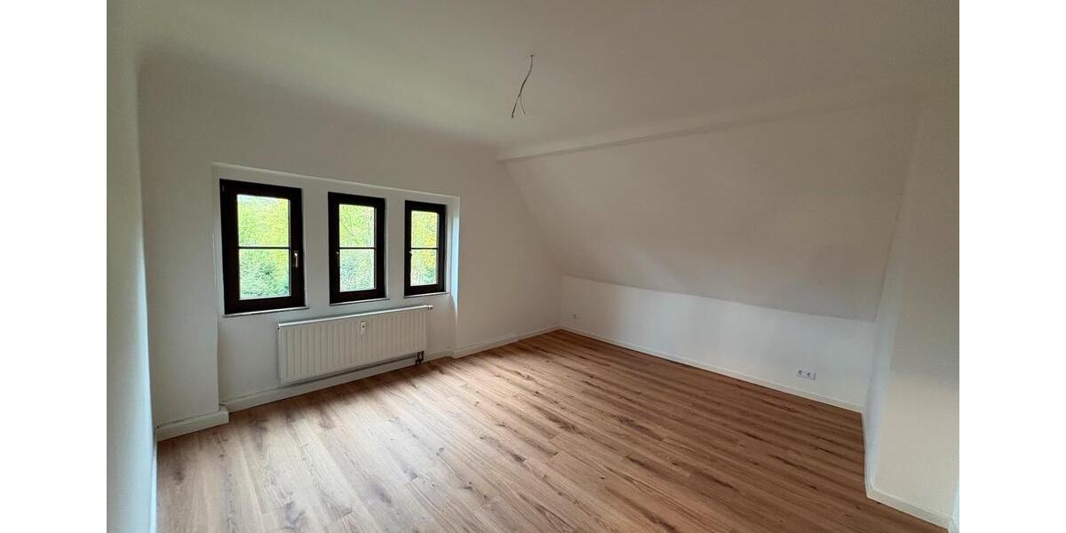 Dachgeschoßwohnung Bad Blankenburg - 3 Zimmer, 92 m&sup2;, 720&euro; | Angebot:26227096