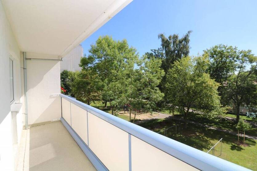 Trauen Sie Ihren Augen...große 3-RW mit Aufzug, Wanne u. Balkon!!!