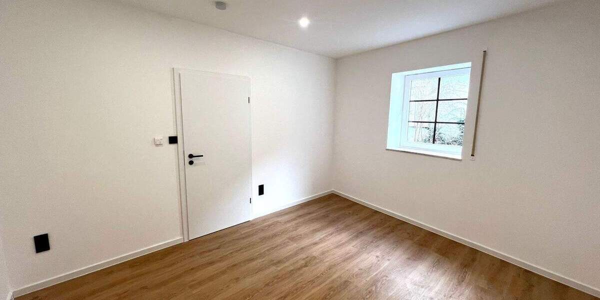 Mehrfamilienhaus, Wohnhaus Nußbaum - 1 Zimmer, 354 m&sup2;, 4.000&euro; | Angebot:25683780