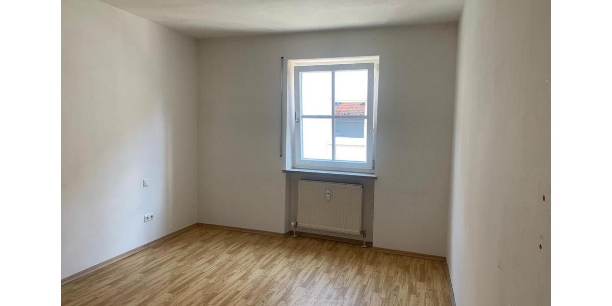 Etagenwohnung Straubing - 2 Zimmer, 66 m&sup2;, 680&euro; | Angebot:26491296