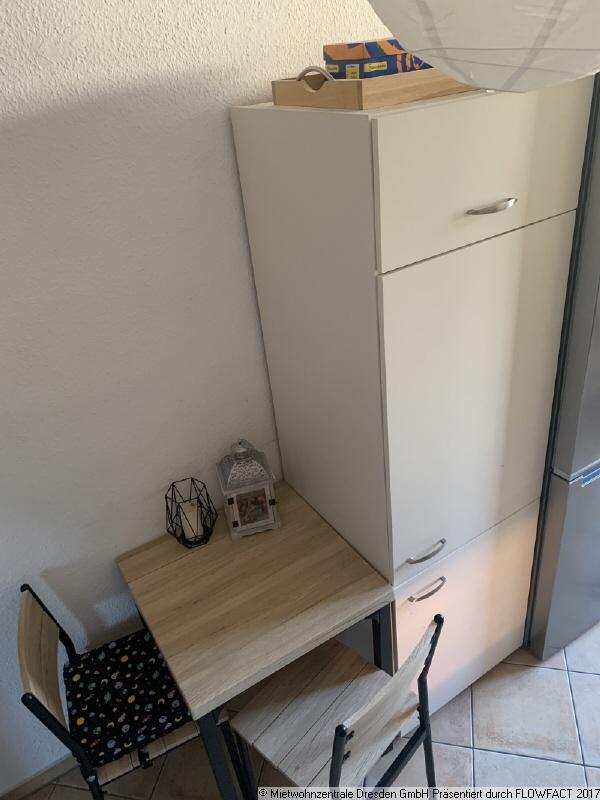 Schöne 3-R-Wohnung mit Balkon zur Hofseite!! Einbauküche möglich !!