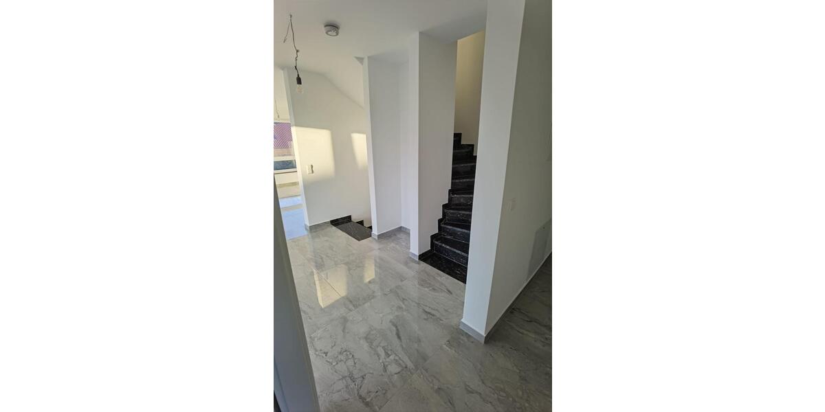 Etagenwohnung Großbettlingen - 4 Zimmer, 128 m&sup2;, 2.100&euro; | Angebot:26478696