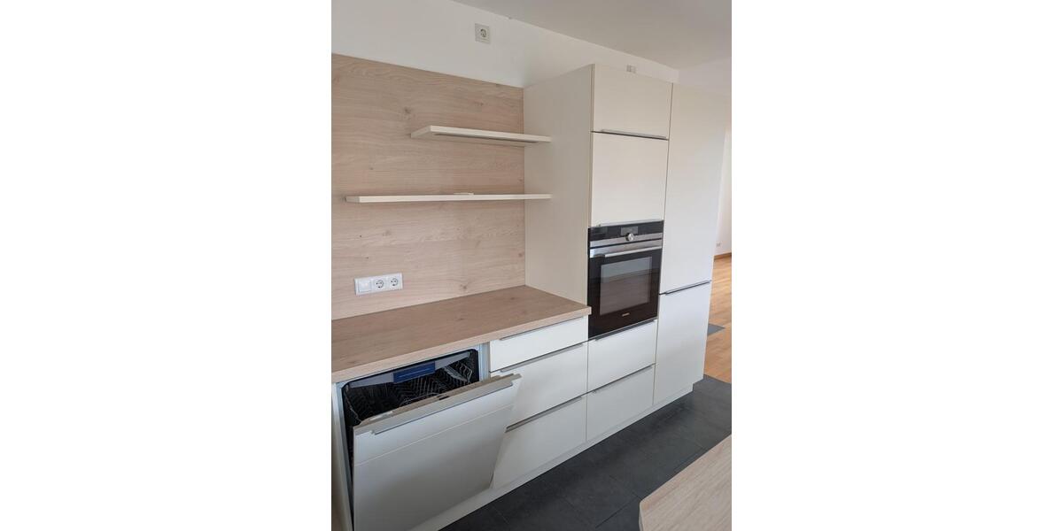 Etagenwohnung Radebeul - 3 Zimmer, 151 m&sup2;, 1.950&euro; | Angebot:25120921