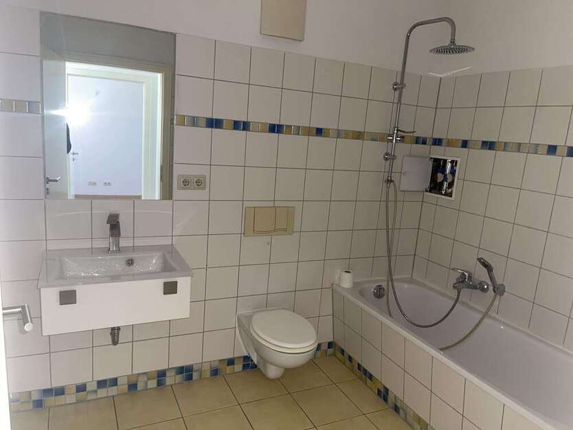gepflegte 2 Zimmer-Wohnung *ab sofort verfügbar* ruhig auf dem Hinterhof
