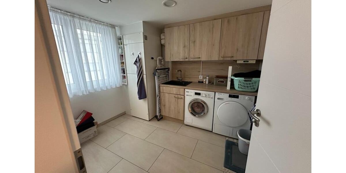 Einfamilienhaus Detmold - 3 Zimmer, 142 m&sup2;, 2.200&euro; | Angebot:24653431