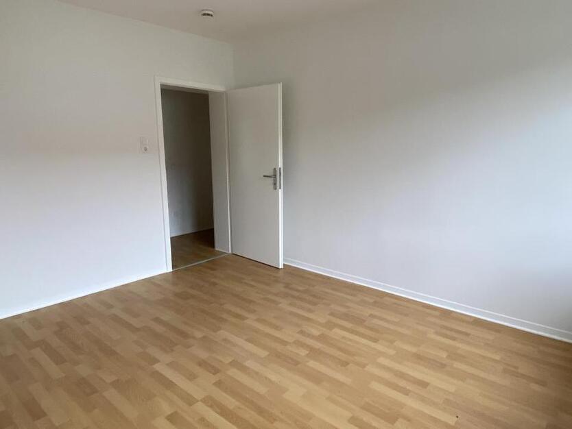 **FRISCH SANIERT**HELLE RÄUME UND RUHIGER WOHNGEGEND!** zimmer
