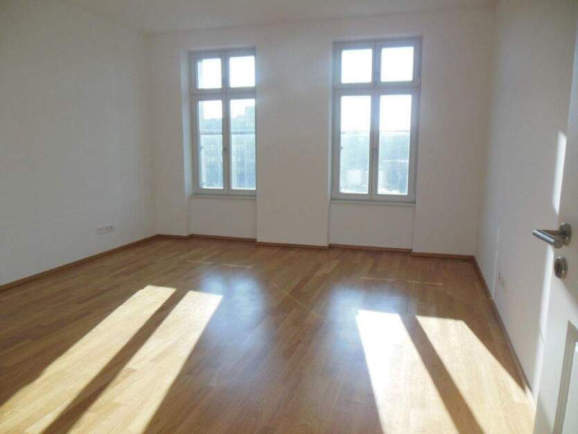 ZentrumOst - Tolle 2-Zi.-Whg., 2 Balkone, ParkettFuBoHeizg. und Lift! 2 zimmer