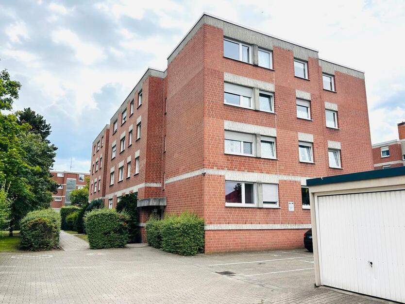 Schöne 3-Zimmerwohnung mit Loggia und Garage