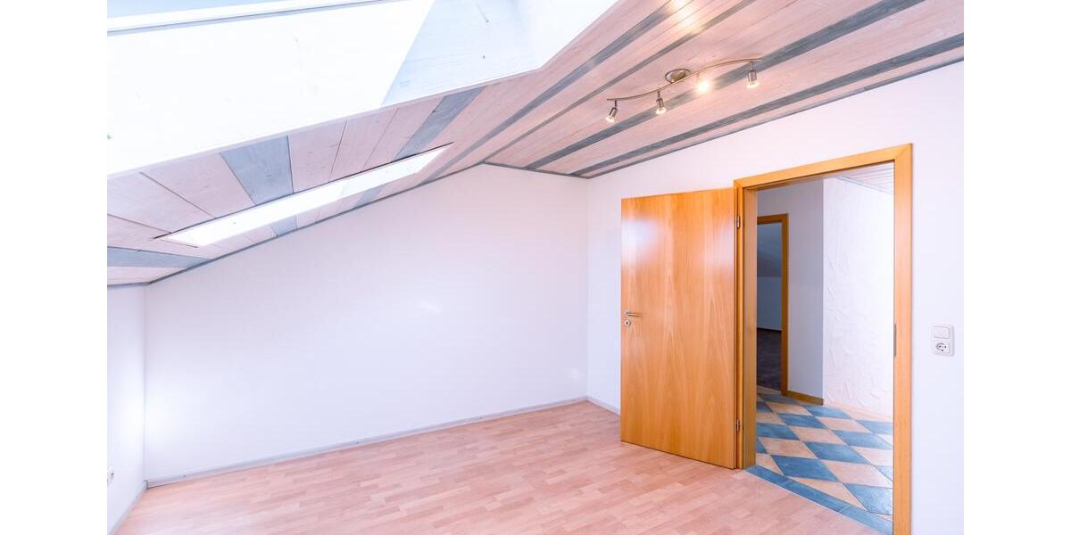 Einfamilienhaus Reisbach Englmannsberg - 8 Zimmer, 233 m&sup2;, 1.700&euro; | Angebot:26411603
