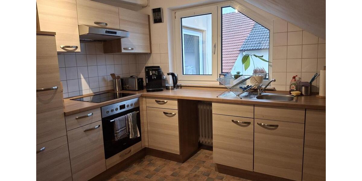 Sehr schöne Dachgeschosswohnung mit großem Balkon 2 zimmer