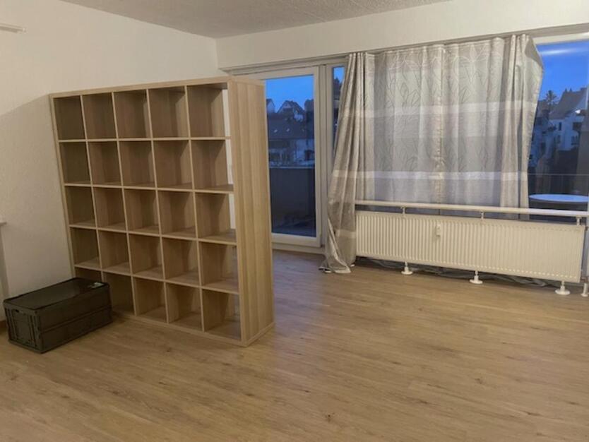 schöne 1 Zimmer,Küche, Bad, Balkon Wohnung 35 m² Stellplatz