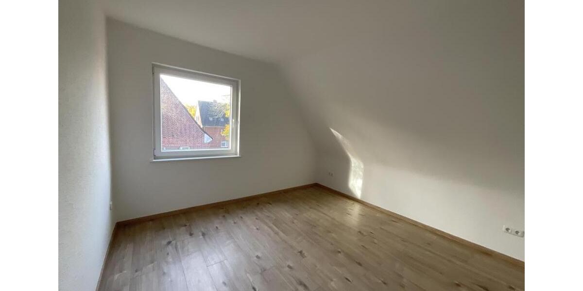 Dachgeschoßwohnung Wilhelmshaven - 3 Zimmer, 55 m&sup2;, 399&euro; | Angebot:26302236