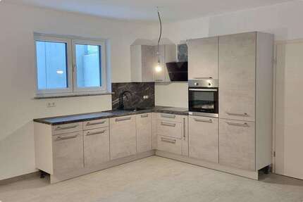 Wohnung Wiesbaden Biebrich - 2 Zimmer, 82 m&sup2;, 860&euro; | Angebot:26312489