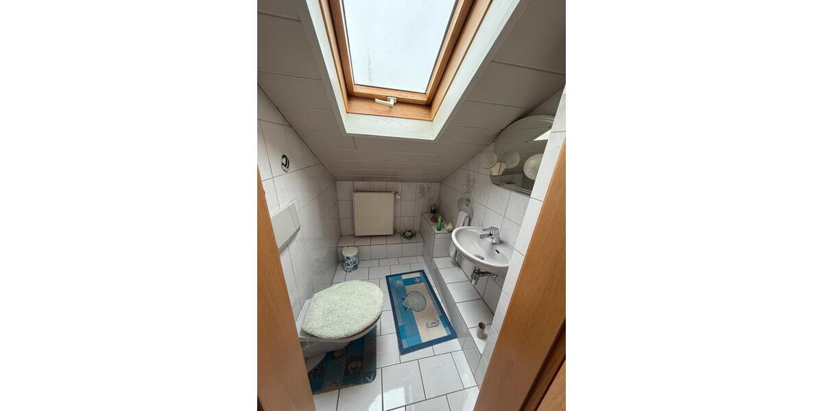 Dachgeschoßwohnung Wenzenbach - 3 Zimmer, 131 m&sup2;, 950&euro; | Angebot:25592241