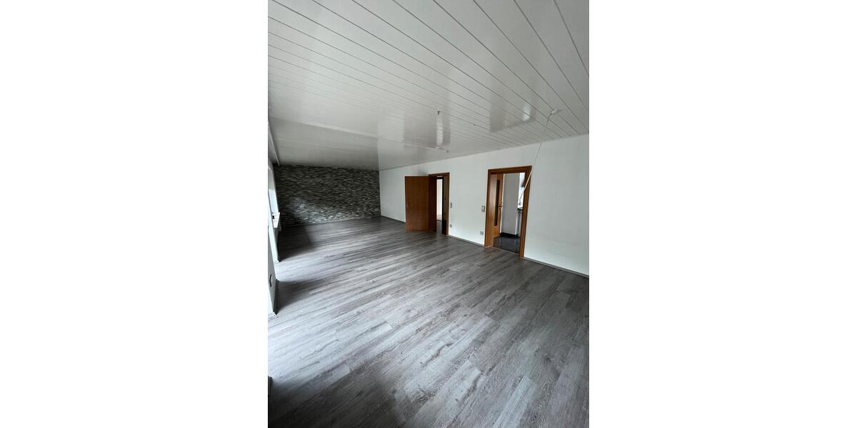 Helle 4-Zimmer-Wohnung mit Balkon in zentraler Lage Thannhausen zimmer