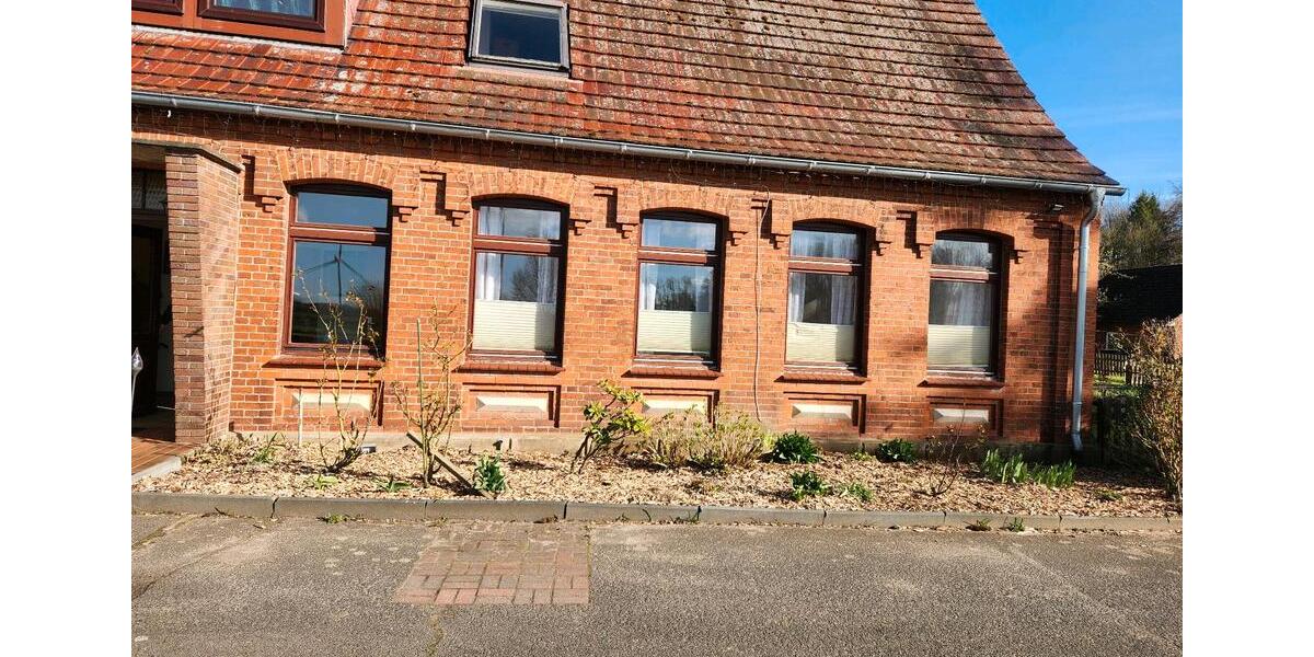 Erdgeschoßwohnung Gülzow - 3 Zimmer, 116 m&sup2;, 1.200&euro; | Angebot:26050955