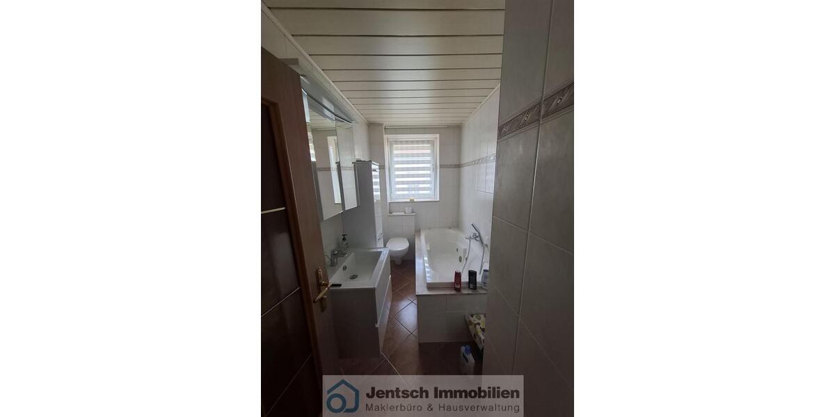 Etagenwohnung Teuchern - 3 Zimmer, 62 m&sup2;, 370&euro; | Angebot:23738678