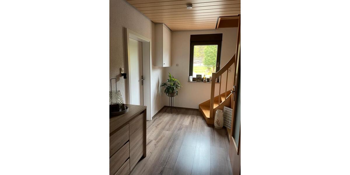 Etagenwohnung Dipperz - 5 Zimmer, 120 m&sup2;, 1.080&euro; | Angebot:26265652
