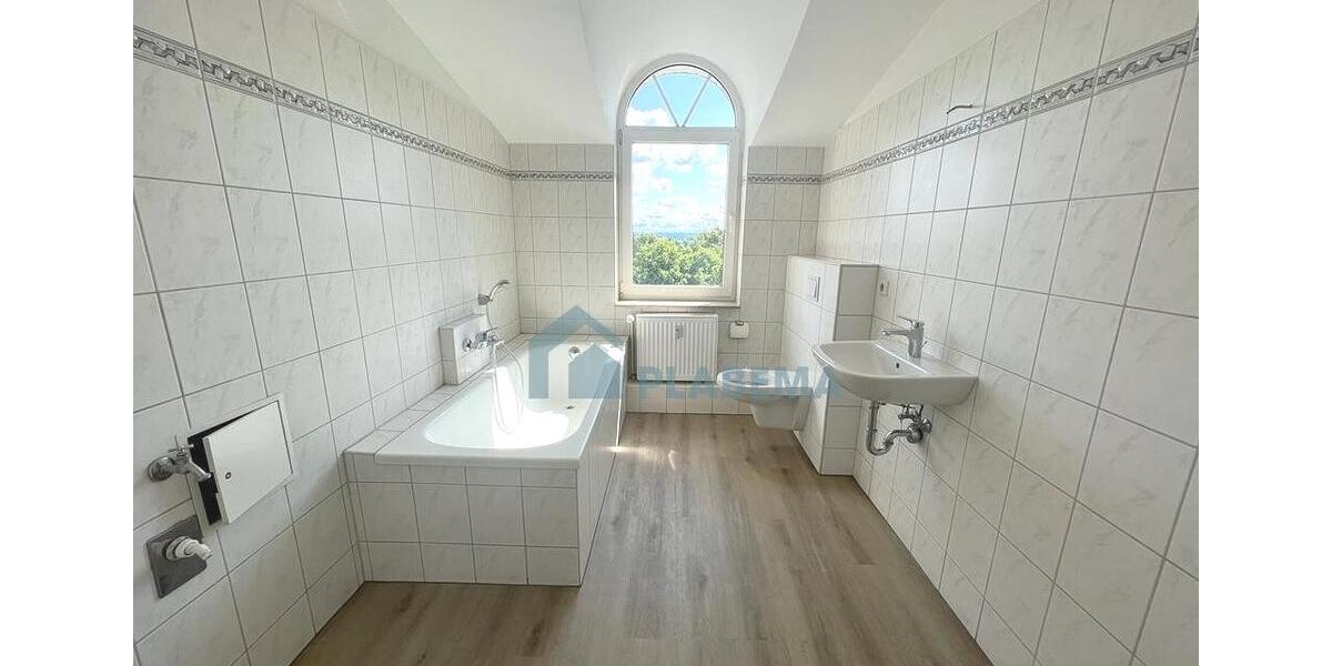 Dachgeschoßwohnung Schwerin - 4 Zimmer, 105 m&sup2;, 1.470&euro; | Angebot:26645278