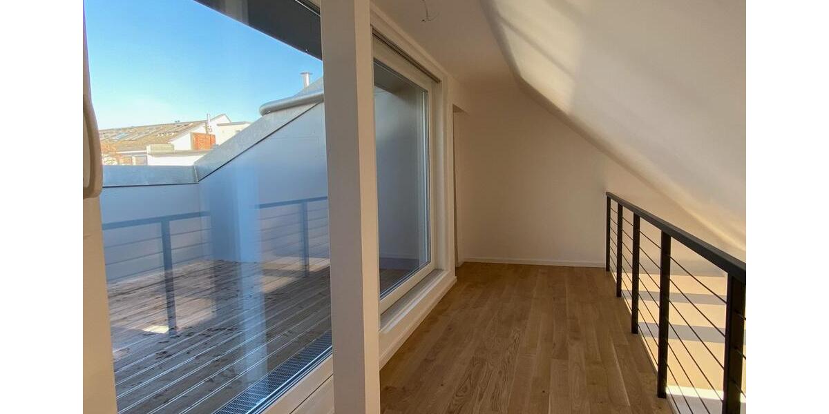Dachgeschoßwohnung Berlin Mitte - 2.5 Zimmer, 137 m&sup2;, 2.900&euro; | Angebot:24847053