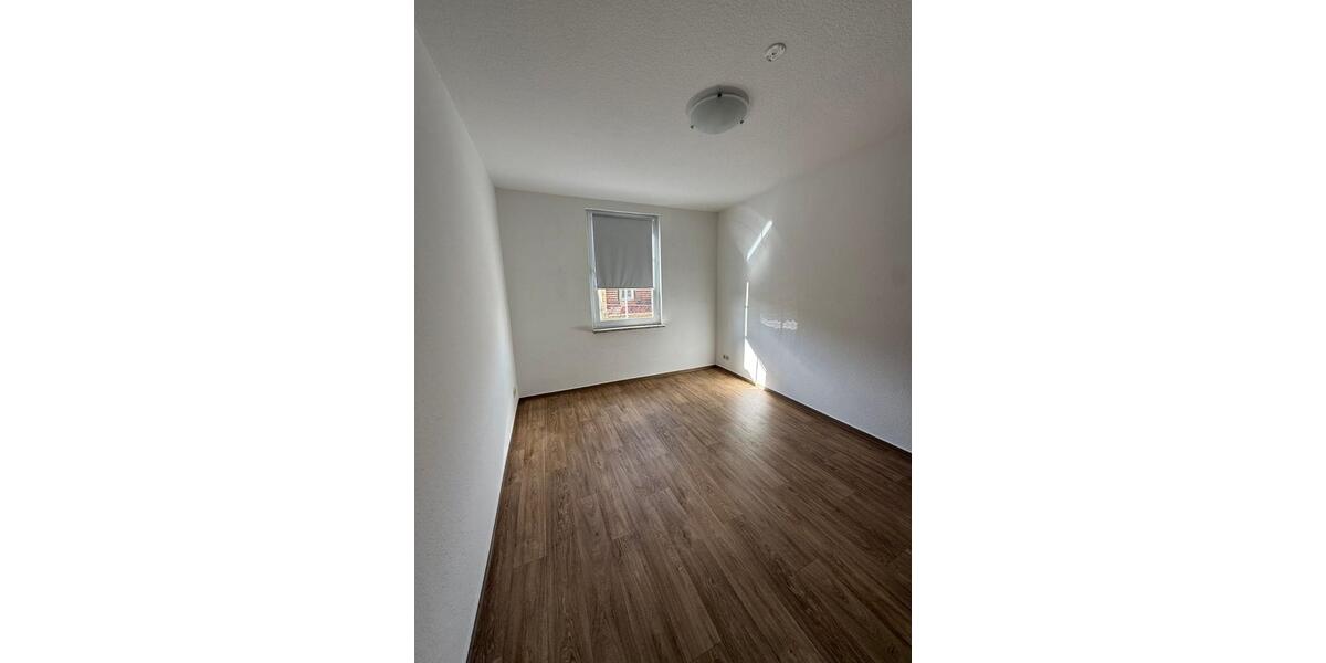 Etagenwohnung Staßfurt - 2 Zimmer, 66 m&sup2;, 460&euro; | Angebot:25948615