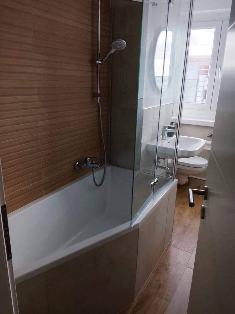 Möblierte und frisch Kernsanierte 2 Zimmer Wohnung mit neuer Einbauküche