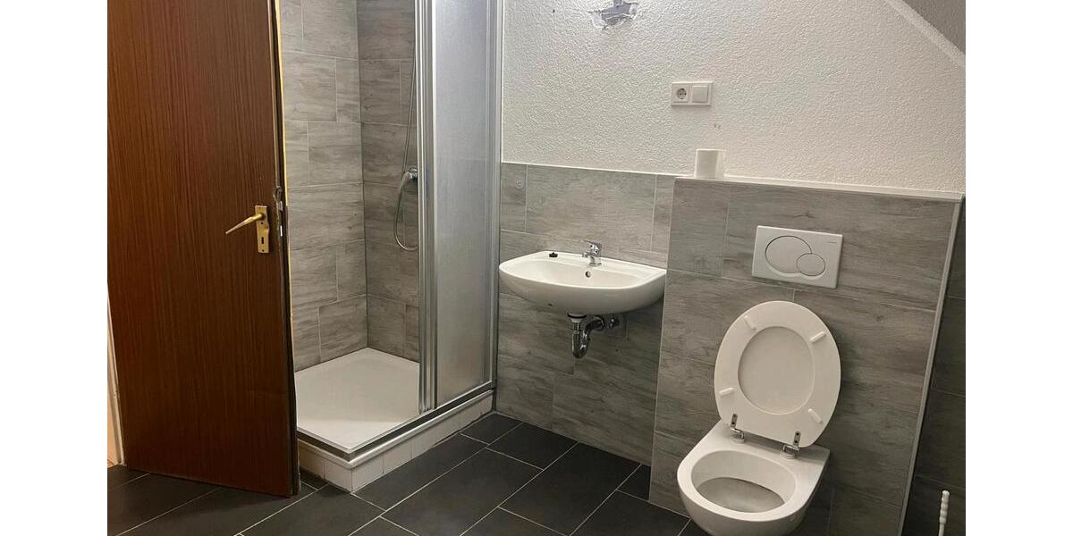 Dachgeschoßwohnung Schiffweiler - 3 Zimmer, 60 m&sup2;, 850&euro; | Angebot:25712636