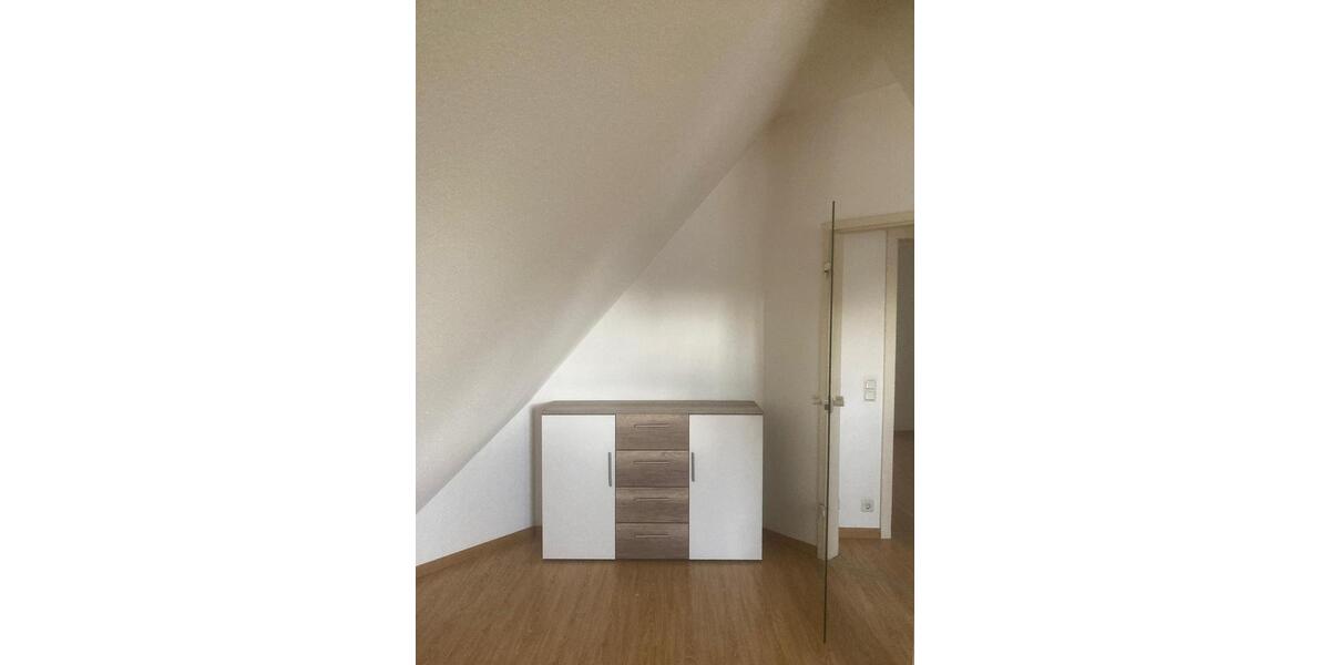Dachgeschoßwohnung Wiesbaden Biebrich - 2.5 Zimmer, 80 m&sup2;, 1.400&euro; | Angebot:24923198