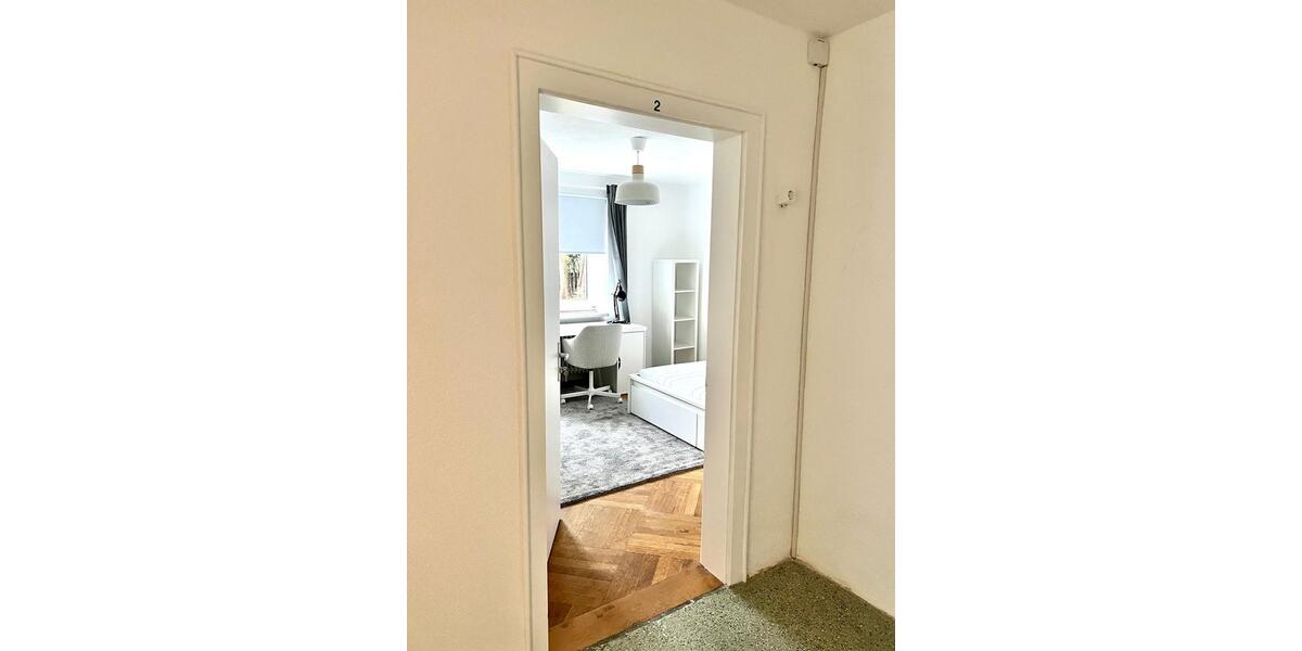 Etagenwohnung München Trudering - 1 Zimmer, 15 m&sup2;, 820&euro; | Angebot:26604819