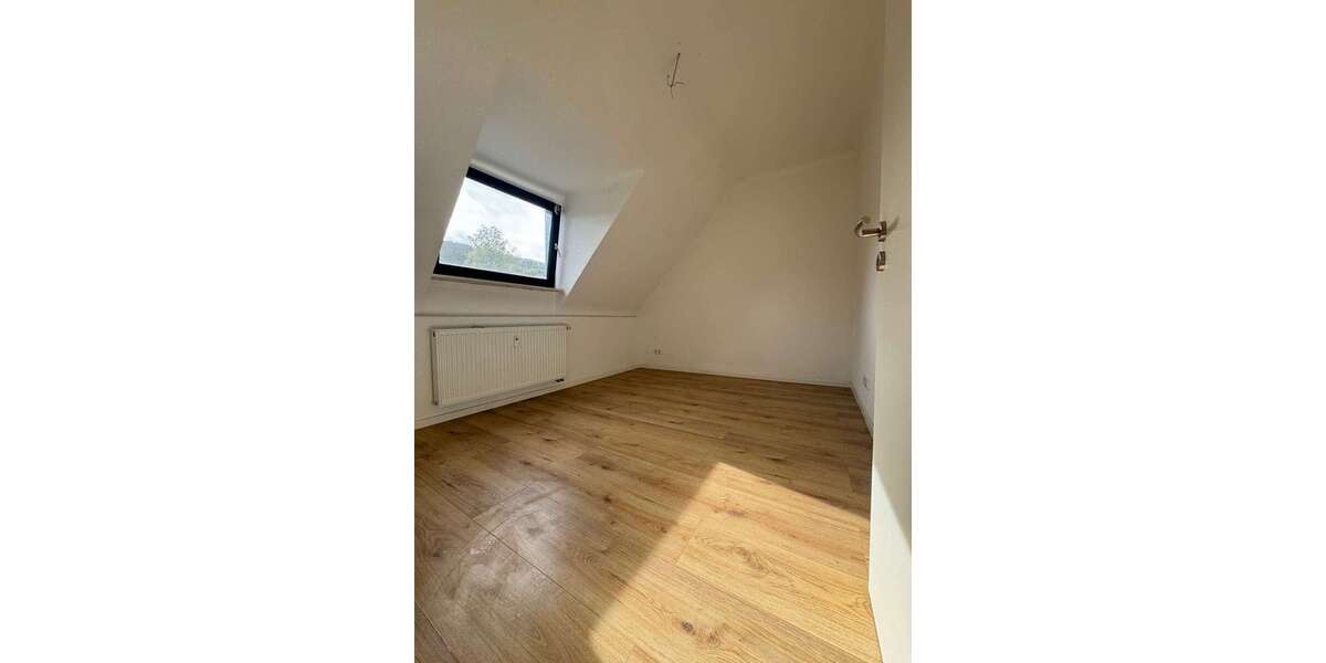 Sanierte und gepflegte 3ZKB Dachgeschosswohnung in St. Ingbert-Rentrisch - Dachgeschoßwohnung Sankt Ingbert | Angebot:27197100