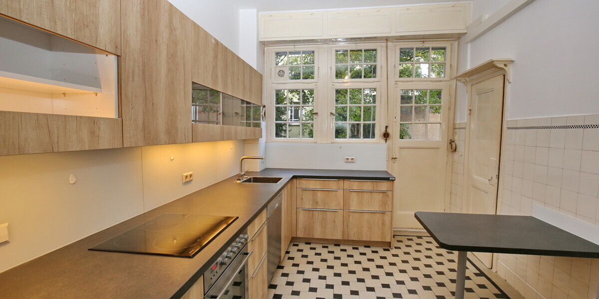 *** Altbauetage mit 210m² im Stadtzentrum *** 6 zimmer