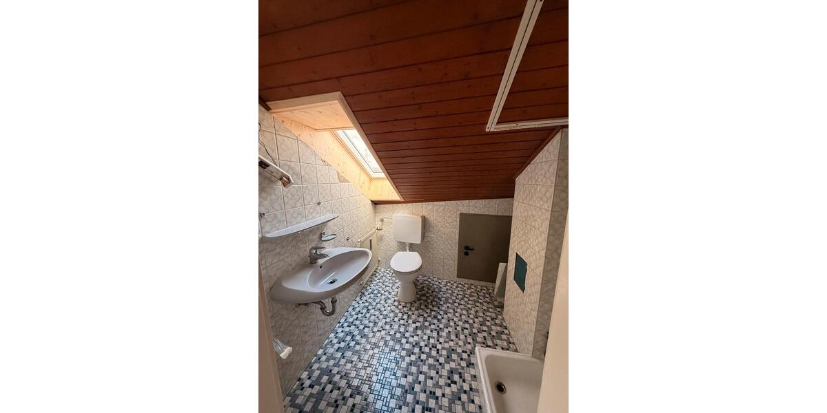 Dachgeschoßwohnung Zeitlarn - 2 Zimmer, 62 m&sup2;, 700&euro; | Angebot:25945330