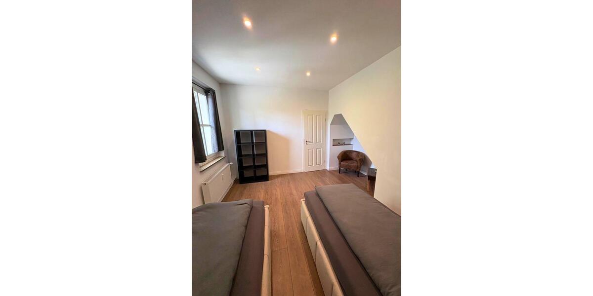 Etagenwohnung Lingen (Ems) Damaschke - 4 Zimmer, 135 m&sup2;, 20&euro; | Angebot:24699132